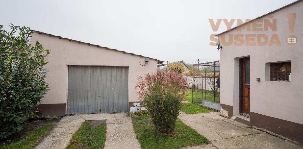 VYMEŇ SUSEDA! – PONÚKAME NA PREDAJ VÝNIMOČNÝ RODINNÝ DOM, S VEĽKÝM POZEMKOM 1235.00m2, BERNOLÁKOVO.