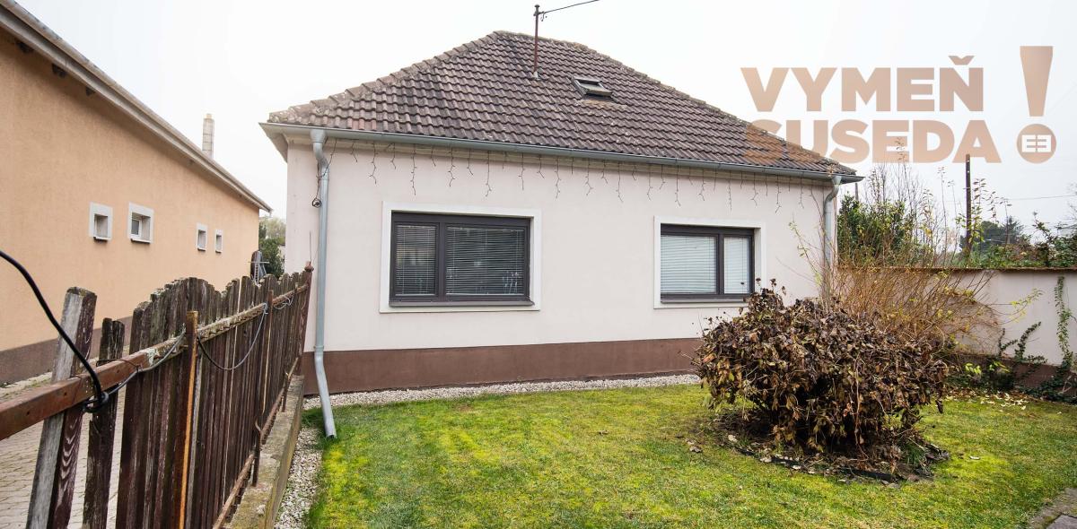 VYMEŇ SUSEDA! – PONÚKAME NA PREDAJ VÝNIMOČNÝ RODINNÝ DOM, S VEĽKÝM POZEMKOM 1235.00m2, BERNOLÁKOVO.