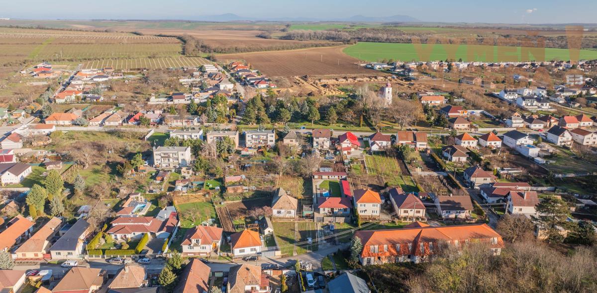 VYMEŇ SUSEDA! - VÝNIMOČNÝ STAVEBNÝ POZEMOK S RODINNÝM DOMOM ŠALGOČKA.