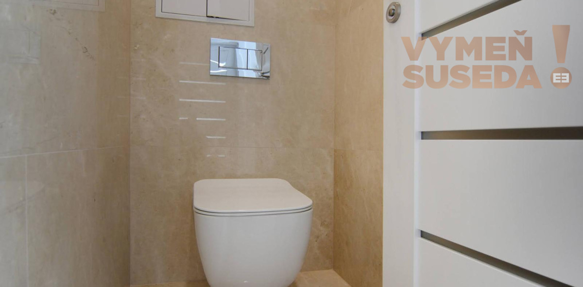 VYMEŇ SUSEDA! - 2 IZB. BYT s balkónom 67.75 m2, zariadená NOVOSTAVBA vo vysokom štandarde, kuchynská linka so spotrebičmi a klimatizácia v cene nehnuteľnosti.