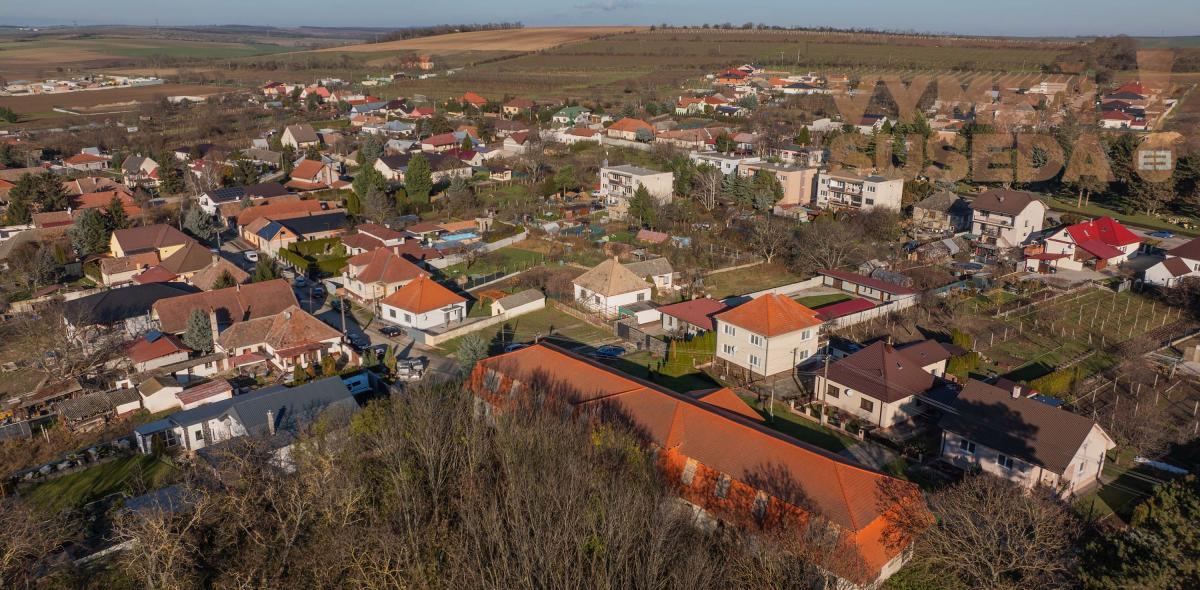 VYMEŇ SUSEDA! - VÝNIMOČNÝ STAVEBNÝ POZEMOK S RODINNÝM DOMOM ŠALGOČKA.