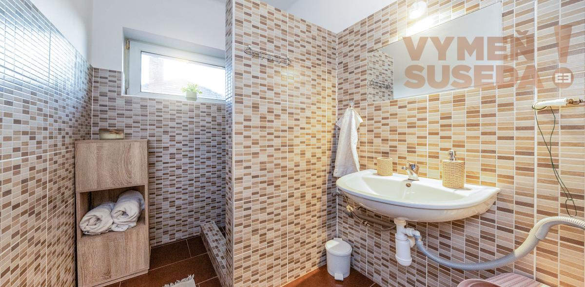 VYMEŇ SUSEDA! - Zrekonštruovaný 6 izb. dom s veľkorysým pozemkom s bazénom a garážou, Hegyeshalom