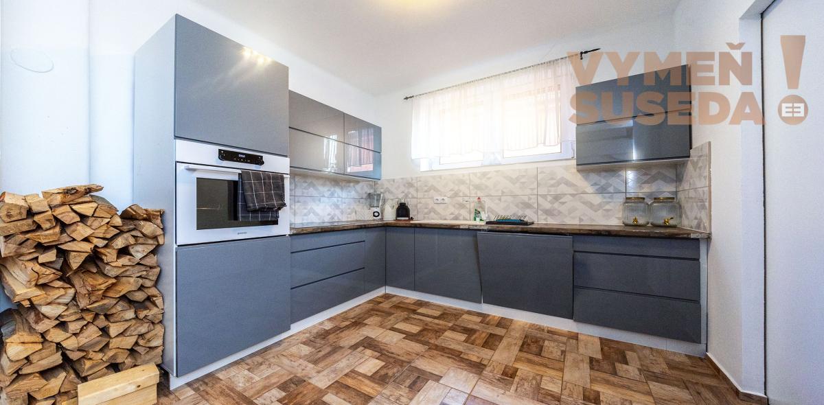 VYMEŇ SUSEDA! - Zrekonštruovaný 6 izb. dom s veľkorysým pozemkom s bazénom a garážou, Hegyeshalom