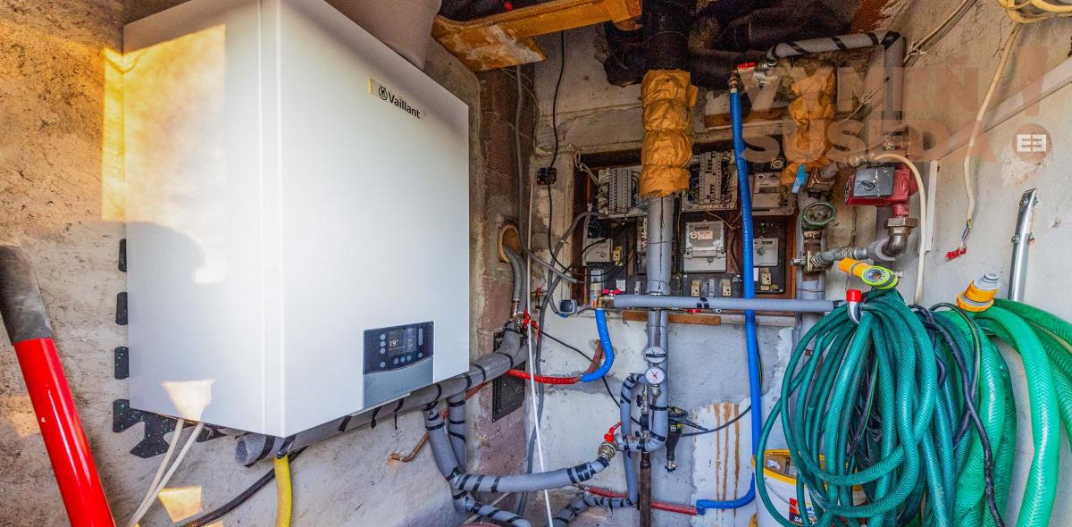 VYMEŇ SUSEDA! - Zrekonštruovaný 6 izb. dom s veľkorysým pozemkom s bazénom a garážou, Hegyeshalom