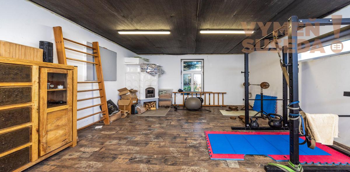 VYMEŇ SUSEDA! - Zrekonštruovaný 6 izb. dom s veľkorysým pozemkom s bazénom a garážou, Hegyeshalom