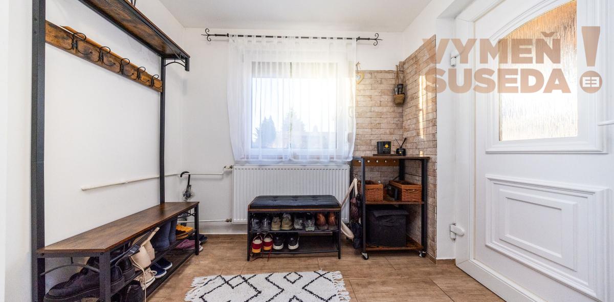 VYMEŇ SUSEDA! - Zrekonštruovaný 6 izb. dom s veľkorysým pozemkom s bazénom a garážou, Hegyeshalom