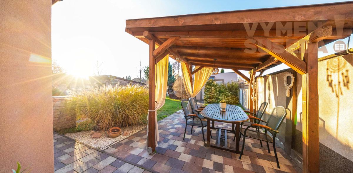 VYMEŇ SUSEDA! - Zrekonštruovaný 6 izb. dom s veľkorysým pozemkom s bazénom a garážou, Hegyeshalom