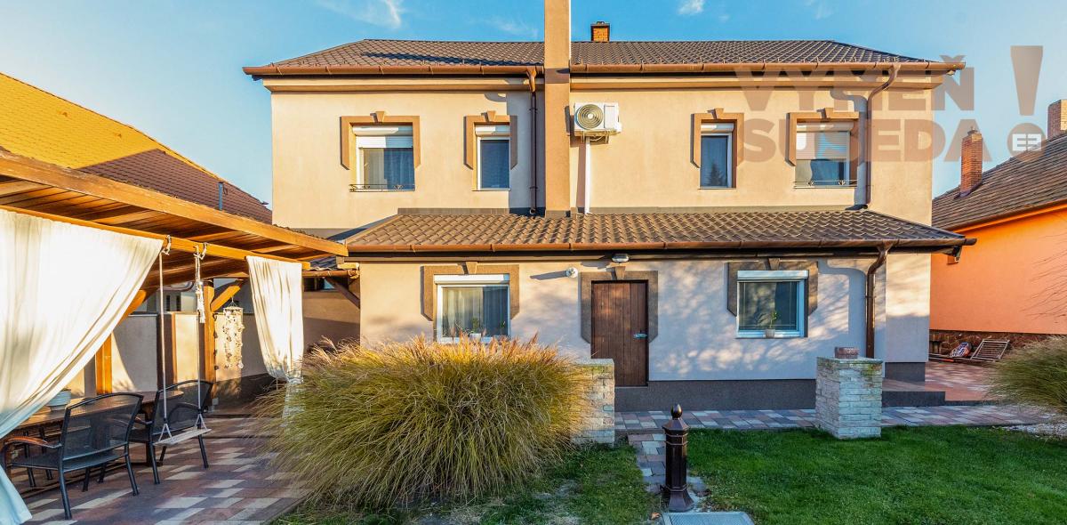 VYMEŇ SUSEDA! - Zrekonštruovaný 6 izb. dom s veľkorysým pozemkom s bazénom a garážou, Hegyeshalom