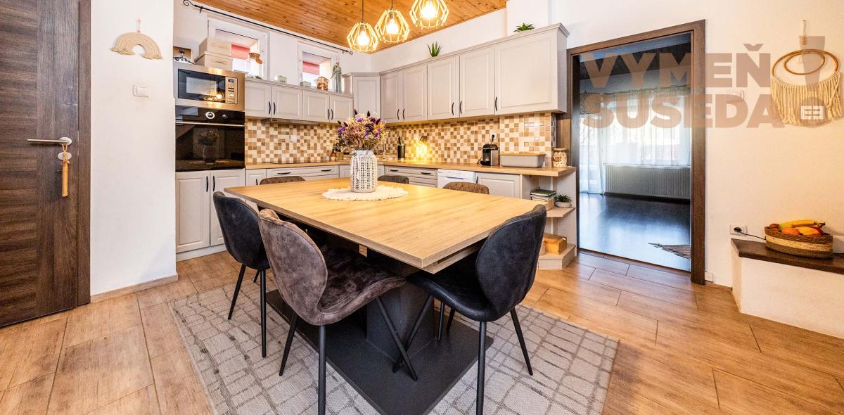 VYMEŇ SUSEDA! - Zrekonštruovaný 6 izb. dom s veľkorysým pozemkom s bazénom a garážou, Hegyeshalom