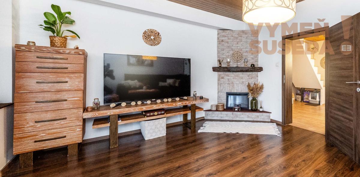 VYMEŇ SUSEDA! - Zrekonštruovaný 6 izb. dom s veľkorysým pozemkom s bazénom a garážou, Hegyeshalom