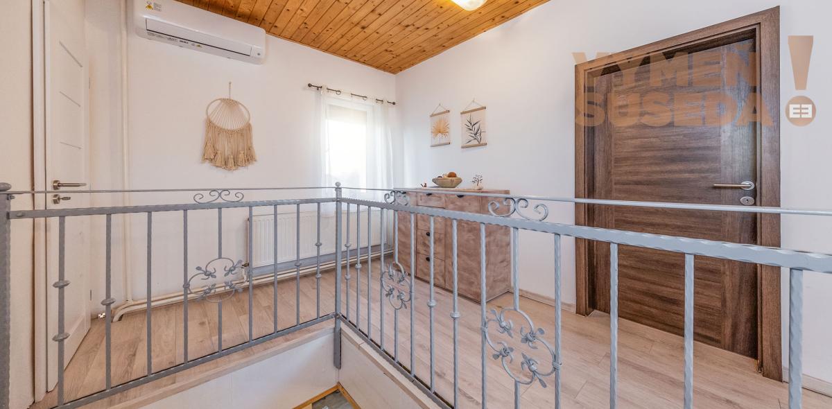 VYMEŇ SUSEDA! - Zrekonštruovaný 6 izb. dom s veľkorysým pozemkom s bazénom a garážou, Hegyeshalom