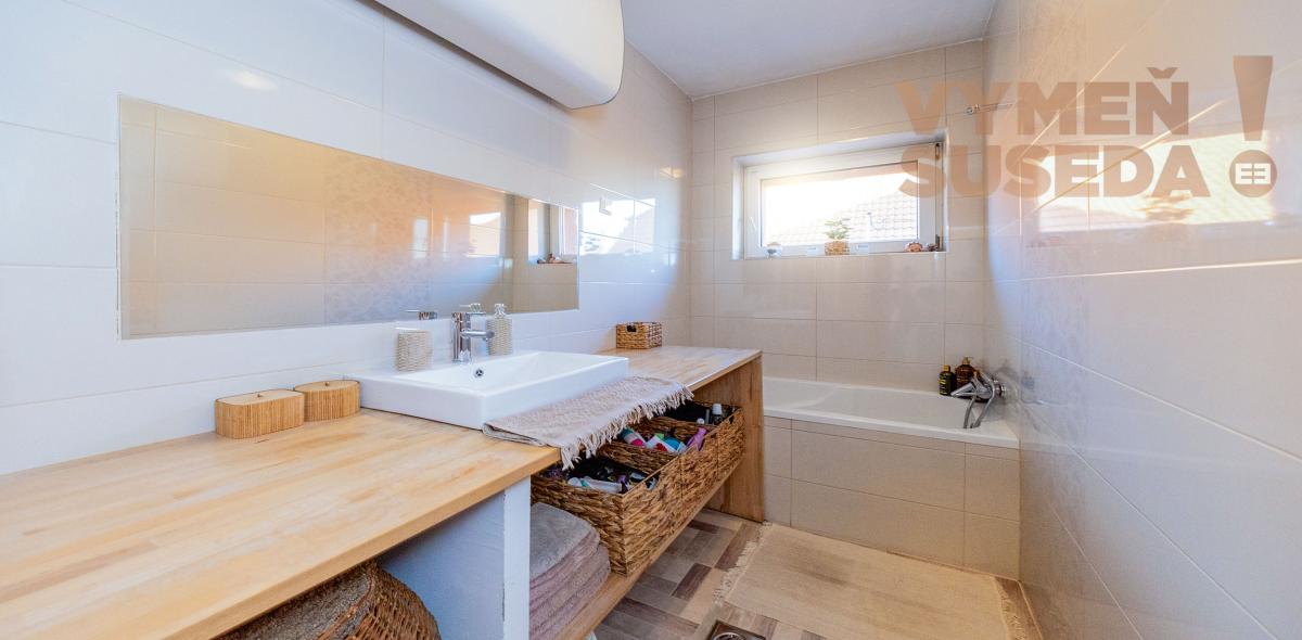 VYMEŇ SUSEDA! - Zrekonštruovaný 6 izb. dom s veľkorysým pozemkom s bazénom a garážou, Hegyeshalom