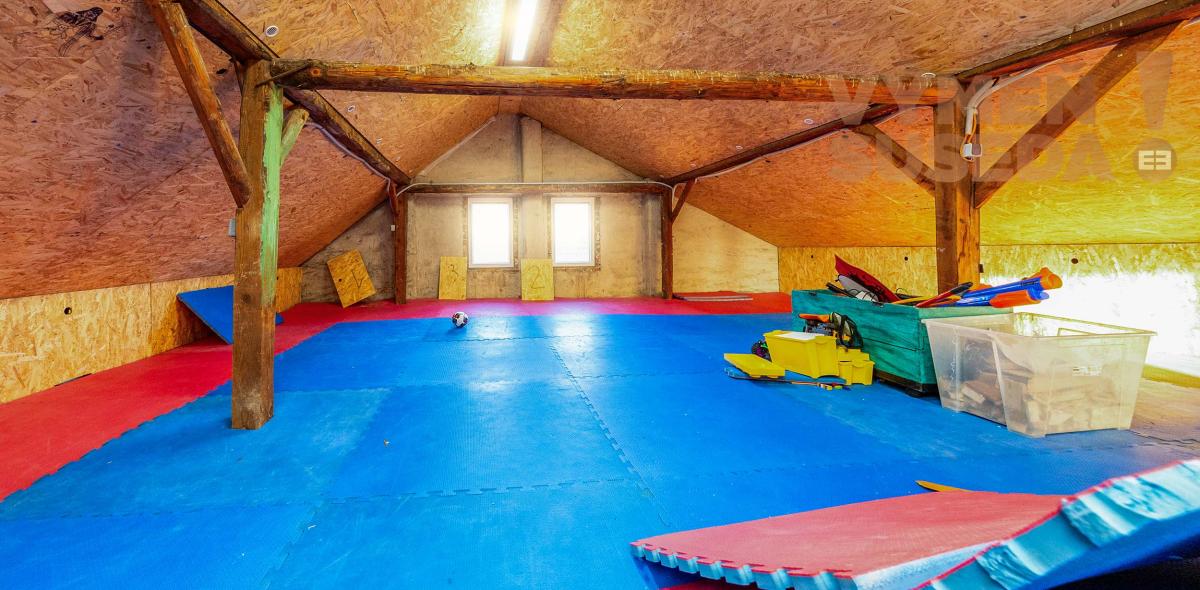 VYMEŇ SUSEDA! - Zrekonštruovaný 6 izb. dom s veľkorysým pozemkom s bazénom a garážou, Hegyeshalom