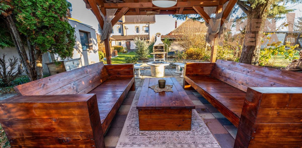 VYMEŇ SUSEDA! - Zrekonštruovaný 6 izb. dom s veľkorysým pozemkom s bazénom a garážou, Hegyeshalom