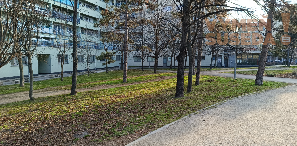 PRENAJATÉ -  Na  prenájom obchodný priestor 52 m2 ,  Račianske Mýto, BA III