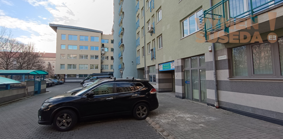 PRENAJATÉ -  Na  prenájom obchodný priestor 52 m2 ,  Račianske Mýto, BA III