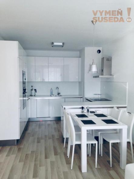 PRENAJATÉ! - VÝNIMOČNÝ 2 IZB. BYT S PRIESTRANNOU LOGGIOU- Slnečnice Viladomy