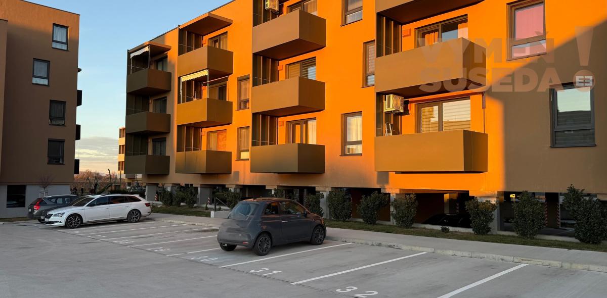 PRENAJATÉ! - PRENÁJOM 2. IZB. NADŠTANDARDNÉHO BYTU V NOVOSTAVBE, 2X PARKING, UL. SEKVOJOVÁ, MILOSLAVOV.