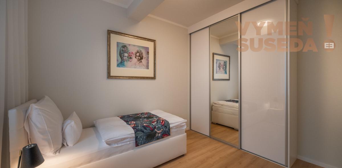 VYMEŇ SUSEDA! – 3 spálňový luxusný apartmán s terasou 163m2 v komplexe OPERA, Turčianske Teplice.