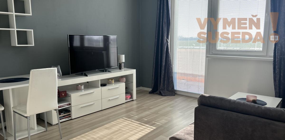 VYMEŇ SUSEDA! - Prenájom 2 izb. slnečného bytu s balkónom, parkingom a pivničnou kobkou.