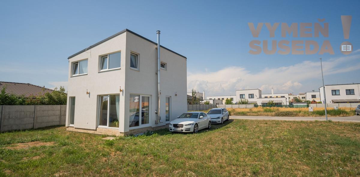 ESTATE INVEST - Rodinný dom vhodný ako SÍDLO FIRMY s vlastným parkoviskom, Miloslavov