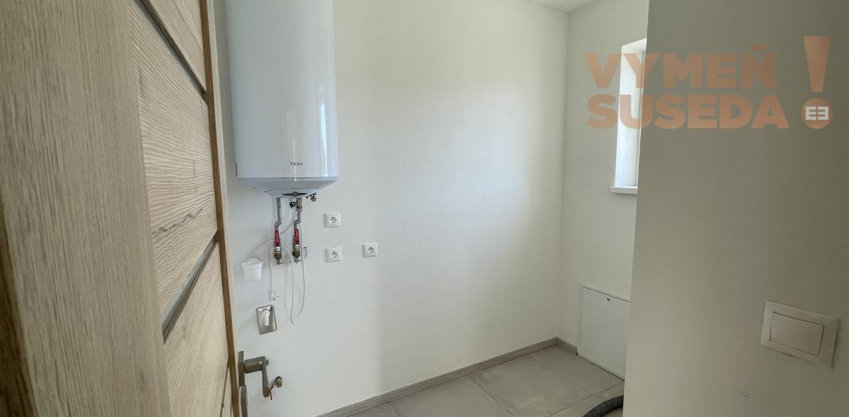 VYMEŇ SUSEDA! - Výnimočný 4-izbový byt v krásnej tichej lokalite Šamorína – predzáhradka a moderný koncept, posledný byt voľný