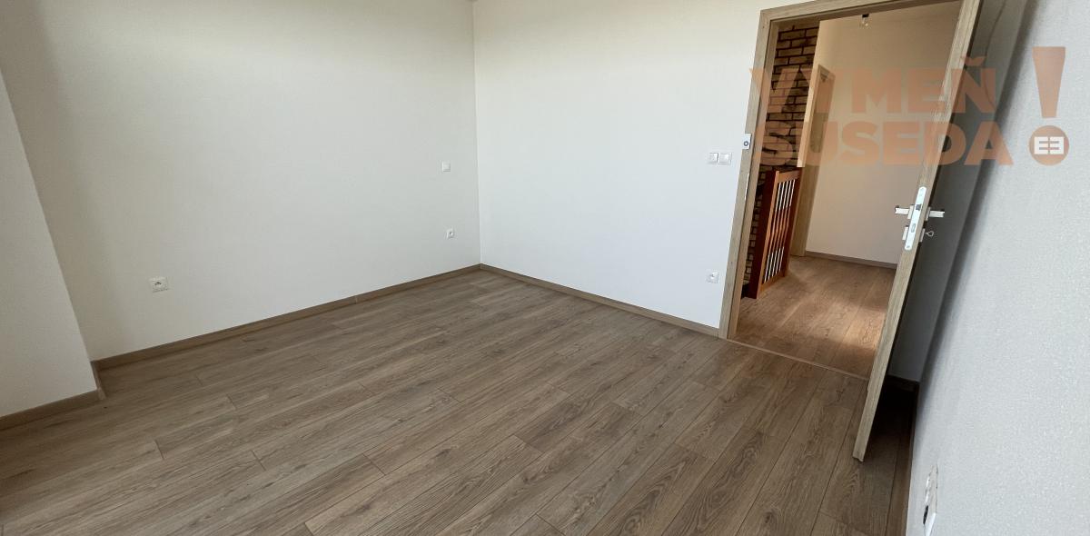 VYMEŇ SUSEDA! - Výnimočný 4-izbový byt v krásnej tichej lokalite Šamorína – predzáhradka a moderný koncept, posledný byt voľný