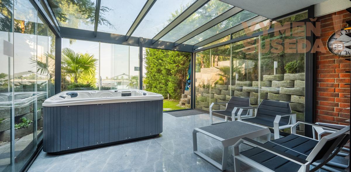 ESTATE INVEST - Luxusné školiace a rekondičné stredisko pre vrcholový manažment v lokalite Senecké jazerá.