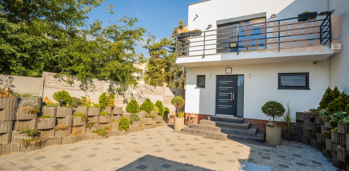 ESTATE INVEST - Luxusné školiace a rekondičné stredisko pre vrcholový manažment v lokalite Senecké jazerá.