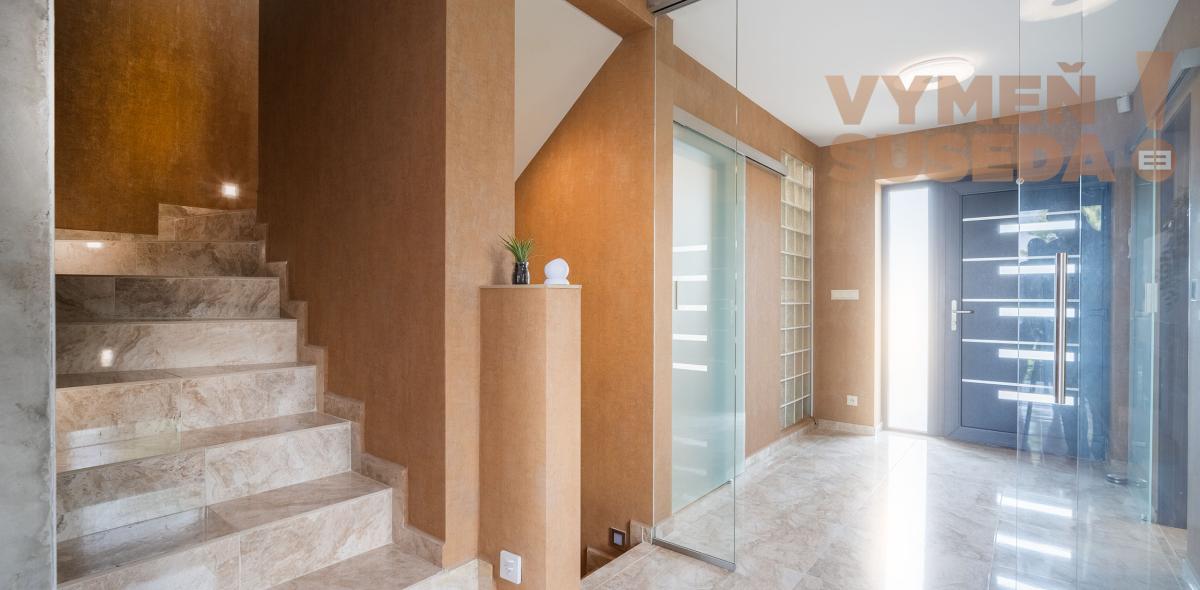 ESTATE INVEST - Luxusné školiace a rekondičné stredisko pre vrcholový manažment v lokalite Senecké jazerá.