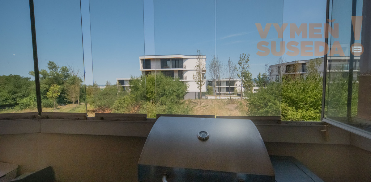 VYMEŇ SUSEDA! - VÝNIMOČNÝ VELKOMETRÁŽNY 3 IZB. BYT S DVOMA TERASAMI 131.00 m2 VYHĽADÁVANÁ LOKALITA, BA IV, DÚBRAVKA.