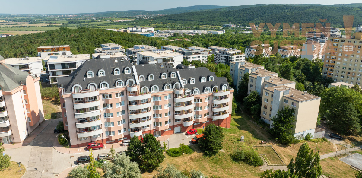 VYMEŇ SUSEDA! - VÝNIMOČNÝ VELKOMETRÁŽNY 3 IZB. BYT S DVOMA TERASAMI 131.00 m2 VYHĽADÁVANÁ LOKALITA, BA IV, DÚBRAVKA.