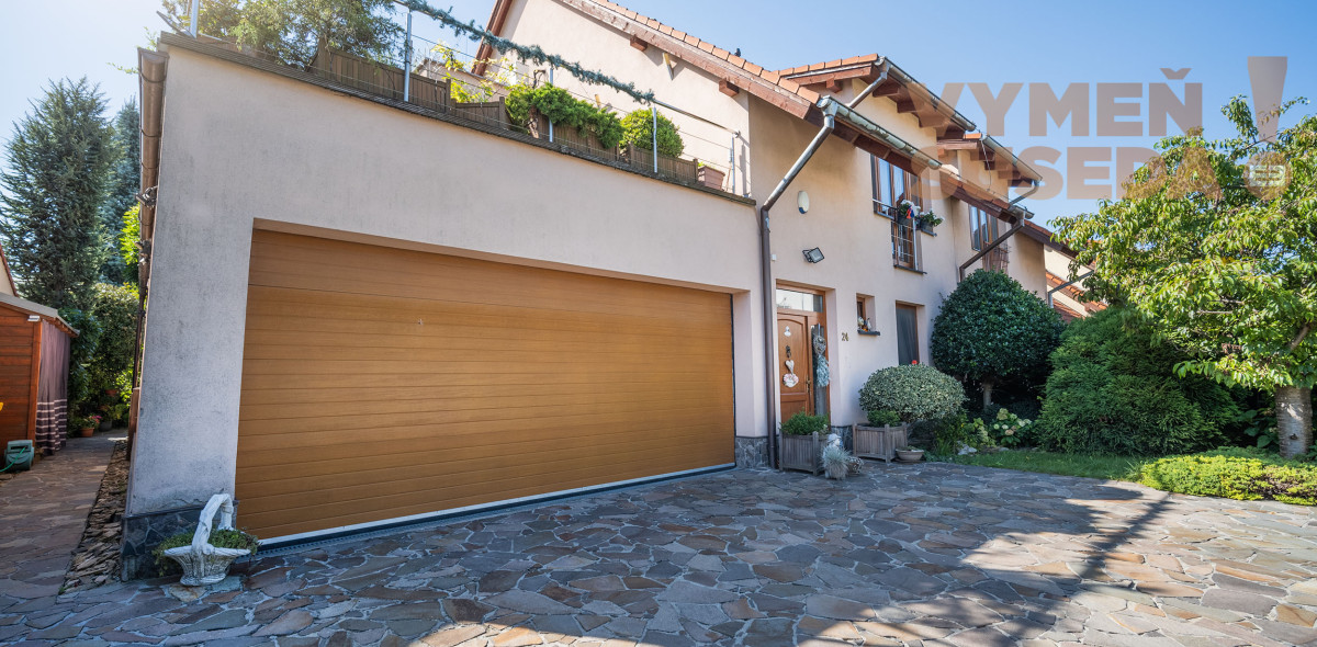 VYMEŇ SUSEDA! – PONÚKAME NA PREDAJ VÝNIMOČNÝ 5 IZBOVÝ RODINNÝ DOM, STUPAVA.