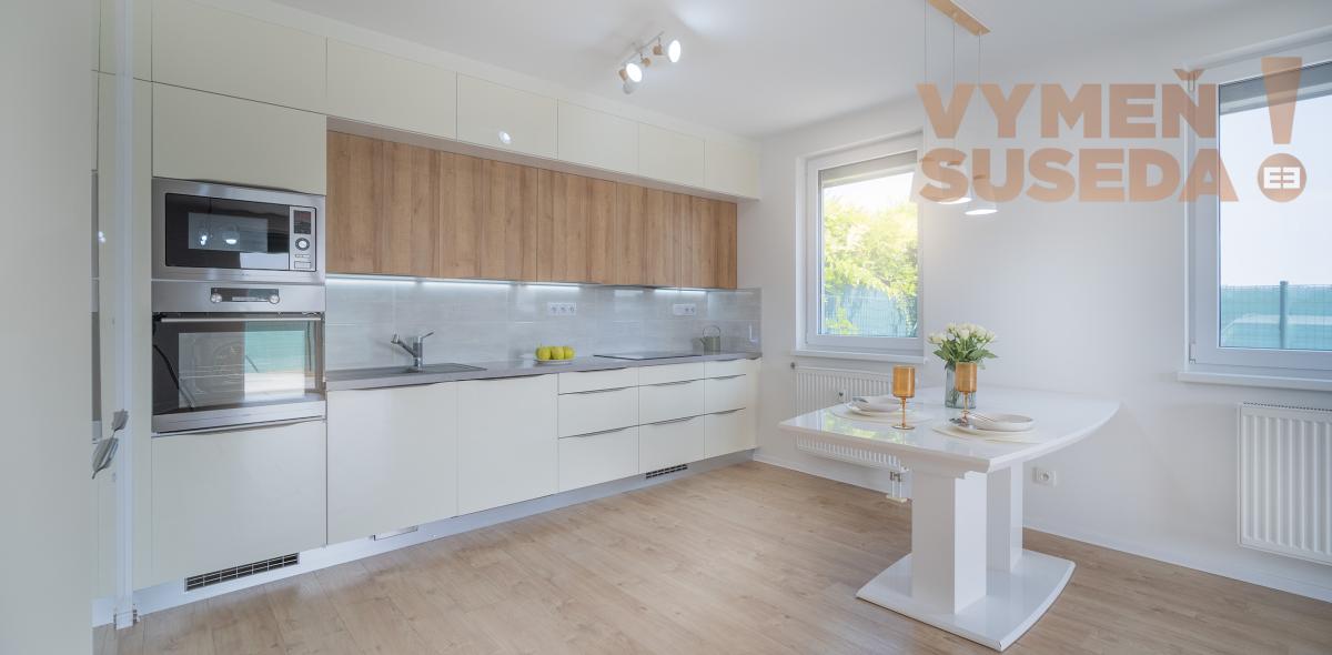 PREDANÉ! – VÝNIMOČNÝ 3 IZB. BYT 94.36m2 , NOVOSTAVBA S PREDZÁHRADKOU 150.00m2, OPOJ, TT.