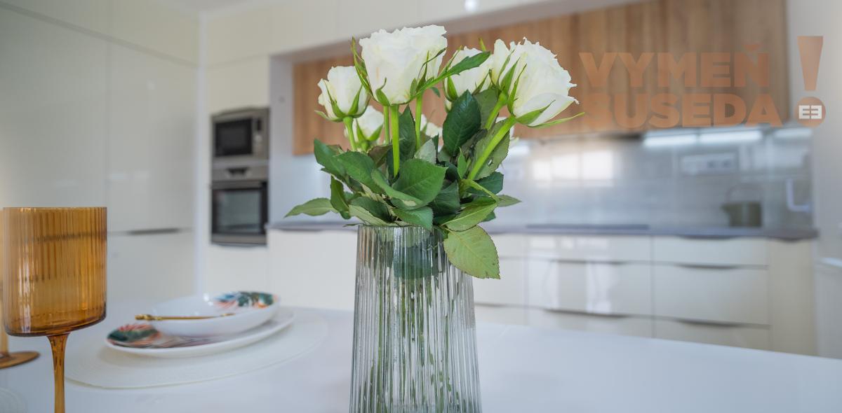 PREDANÉ! – VÝNIMOČNÝ 3 IZB. BYT 94.36m2 , NOVOSTAVBA S PREDZÁHRADKOU 150.00m2, OPOJ, TT.