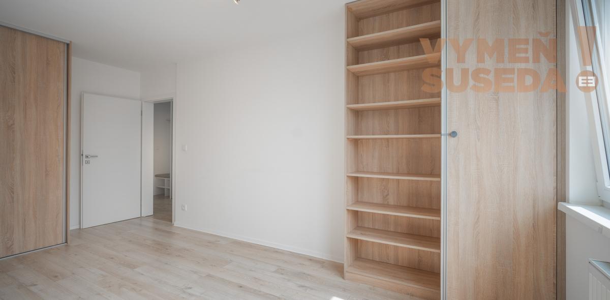 PREDANÉ! – VÝNIMOČNÝ 3 IZB. BYT 94.36m2 , NOVOSTAVBA S PREDZÁHRADKOU 150.00m2, OPOJ, TT.