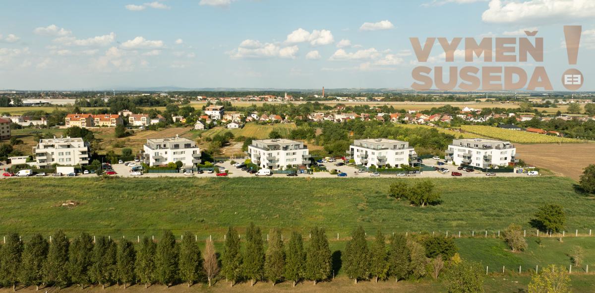 PREDANÉ! – VÝNIMOČNÝ 3 IZB. BYT 94.36m2 , NOVOSTAVBA S PREDZÁHRADKOU 150.00m2, OPOJ, TT.