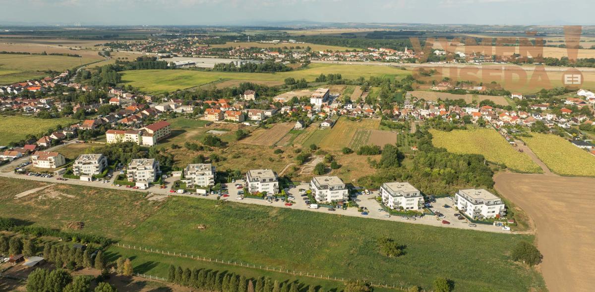 PREDANÉ! – VÝNIMOČNÝ 3 IZB. BYT 94.36m2 , NOVOSTAVBA S PREDZÁHRADKOU 150.00m2, OPOJ, TT.