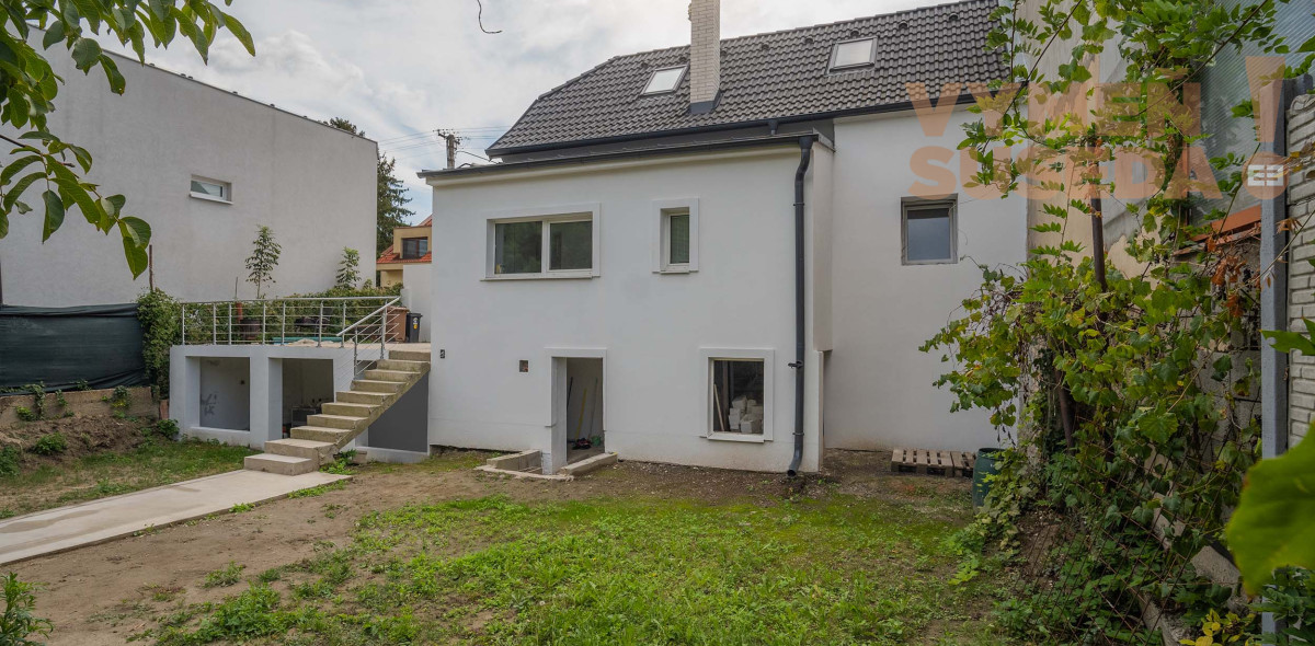 VYMEŇ SUSEDA! – PONÚKAME NA PREDAJ VÝNIMOČNÝ RD - RUŽINOV / PRIEVOZ S KRÁSNYM POZEMKOM 549m2