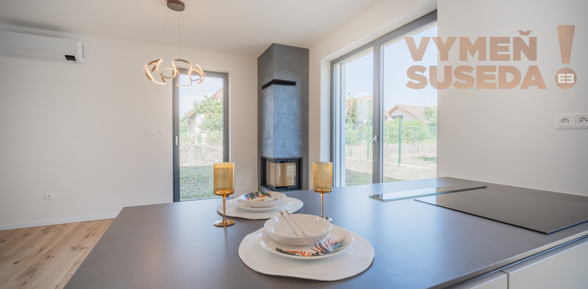 REZERVOVANÉ! - VÝNIMOČNÝ 4 IZBOVÝ PRIESTRANNÝ RD - ČUNOVO - SKOLAUDOVANÁ NOVOSTAVBA.