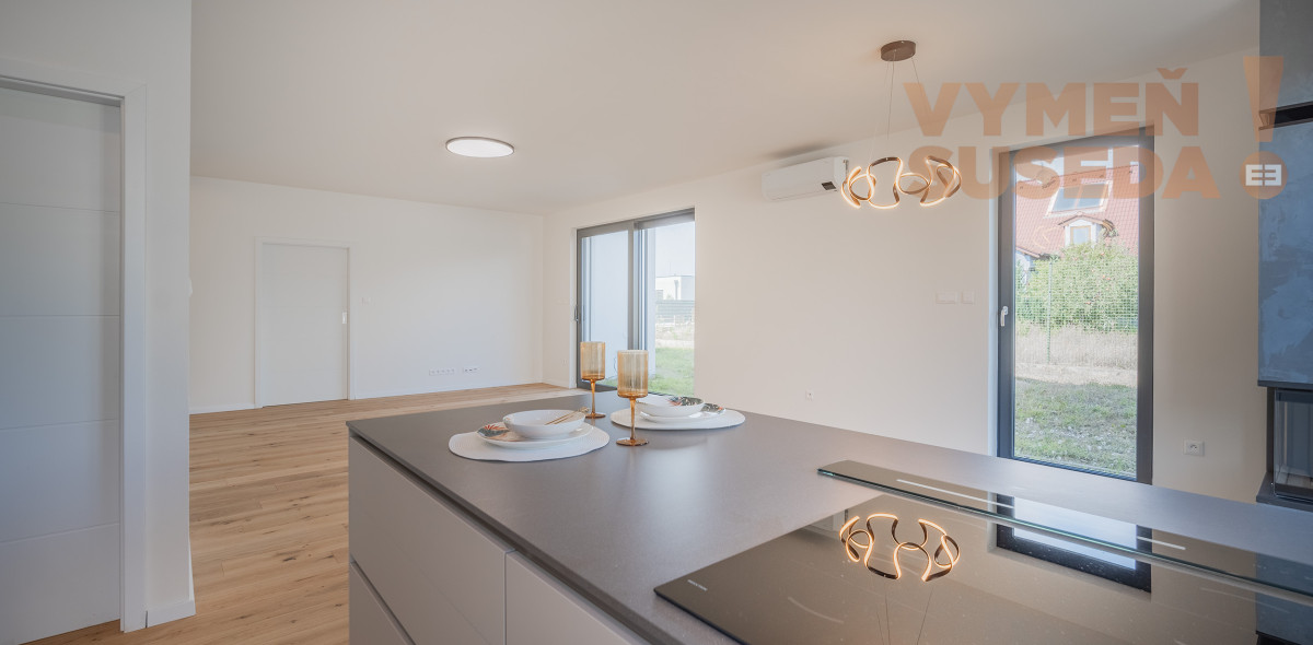 REZERVOVANÉ! - VÝNIMOČNÝ 4 IZBOVÝ PRIESTRANNÝ RD - ČUNOVO - SKOLAUDOVANÁ NOVOSTAVBA.