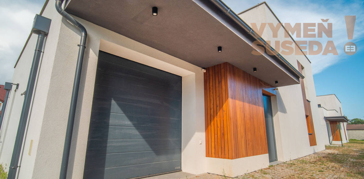 REZERVOVANÉ! - VÝNIMOČNÝ 4 IZBOVÝ PRIESTRANNÝ RD - ČUNOVO - SKOLAUDOVANÁ NOVOSTAVBA.