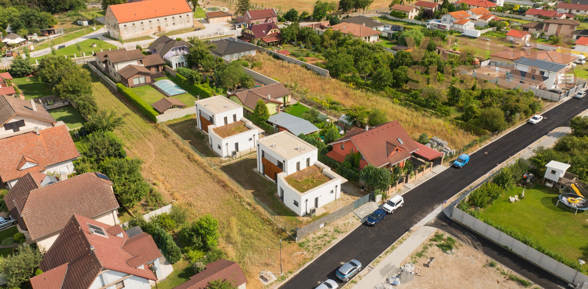 REZERVOVANÉ! - VÝNIMOČNÝ 4 IZBOVÝ PRIESTRANNÝ RD - ČUNOVO - SKOLAUDOVANÁ NOVOSTAVBA.