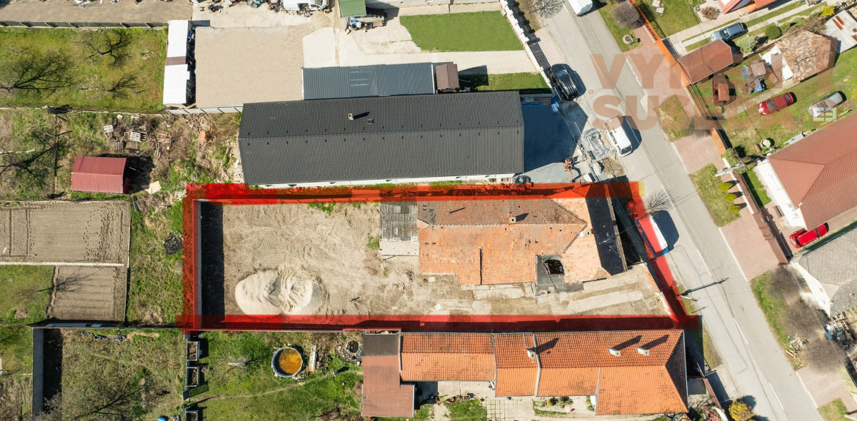 VYMEŇ SUSEDA - POZEMOK SO STARŠÍM DOMOM o výmere 874 m2