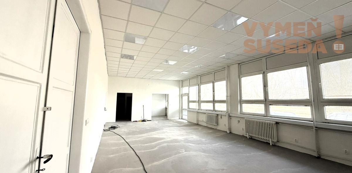 VYMEŇ SUSEDA! PRENÁJOM OBCHODNÉHO PRIESTORU v Bratislave (Petržalke) na Kopčianskej ulici s možnosťou parkovacieho státia.