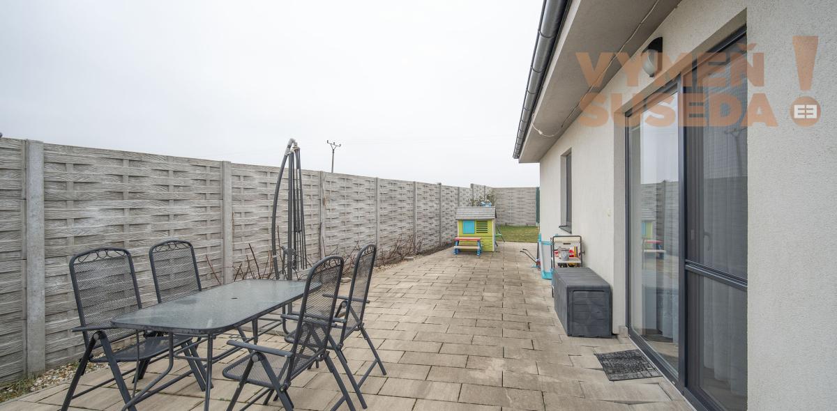 VYMEŇ SUSEDA! – VÝNIMOČNÝ 4 IZB. RODINNÝ DOM S VEĽKÝM POZEMKOM, obec HAMULIAKOVO