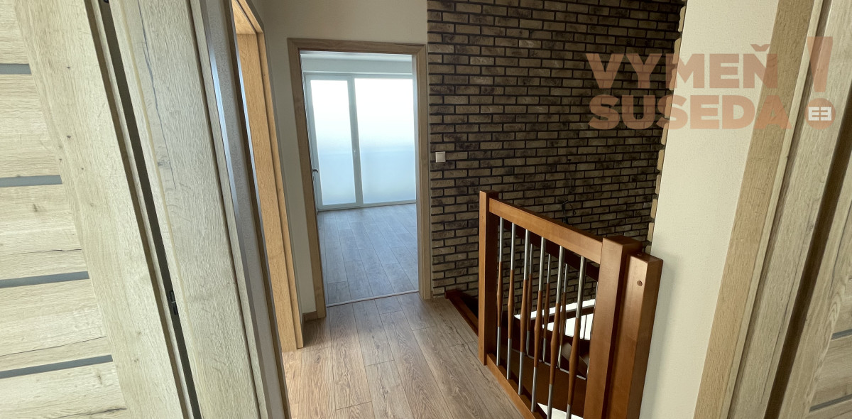 VYMEŇ SUSEDA! - Výnimočný 4-izbový byt v krásnej tichej lokalite Šamorína – predzáhradka a moderný koncept, posledný byt voľný