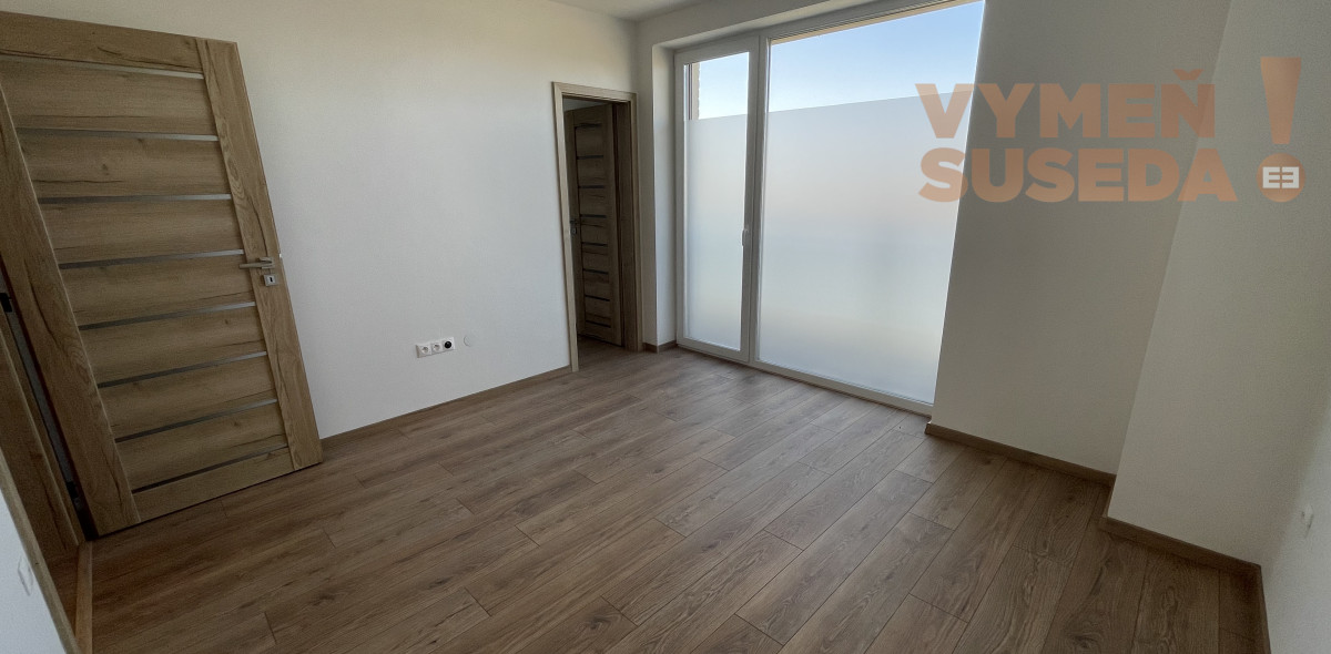 VYMEŇ SUSEDA! - Výnimočný 4-izbový byt v krásnej tichej lokalite Šamorína – predzáhradka a moderný koncept, posledný byt voľný