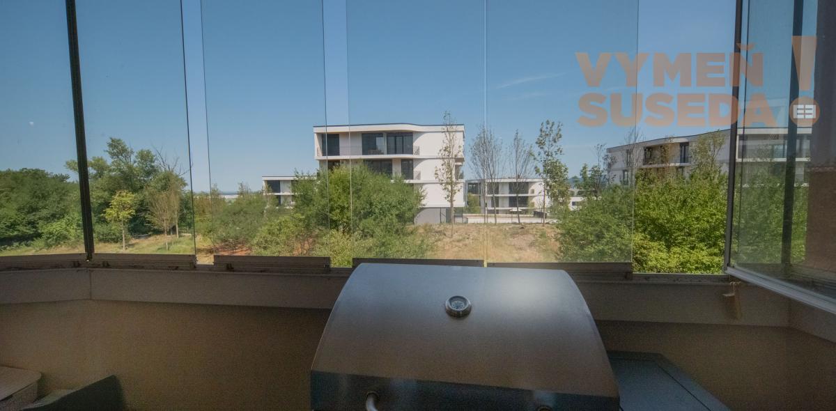 VYMEŇ SUSEDA! - VÝNIMOČNÝ VELKOMETRÁŽNY 3 IZB. BYT S DVOMA TERASAMI 131.00 m2 VYHĽADÁVANÁ LOKALITA, BA IV, DÚBRAVKA.