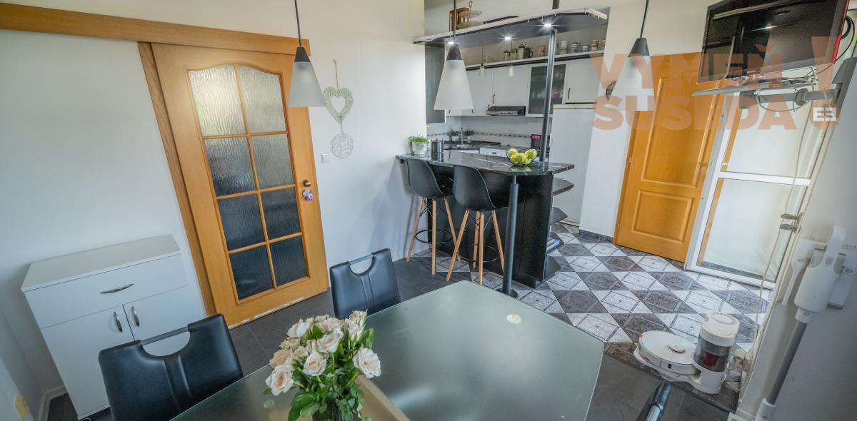 VYMEŇ SUSEDA! - VÝNIMOČNÝ VELKOMETRÁŽNY 3 IZB. BYT S DVOMA TERASAMI 131.00 m2 VYHĽADÁVANÁ LOKALITA, BA IV, DÚBRAVKA.